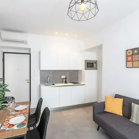 Superbe F1 Au Coeur Du Carre D'or Terrasse/clim Apartment Nice